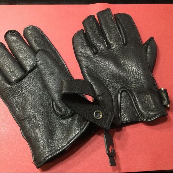 UGG Leather Gloves  - Picture 3 of 9